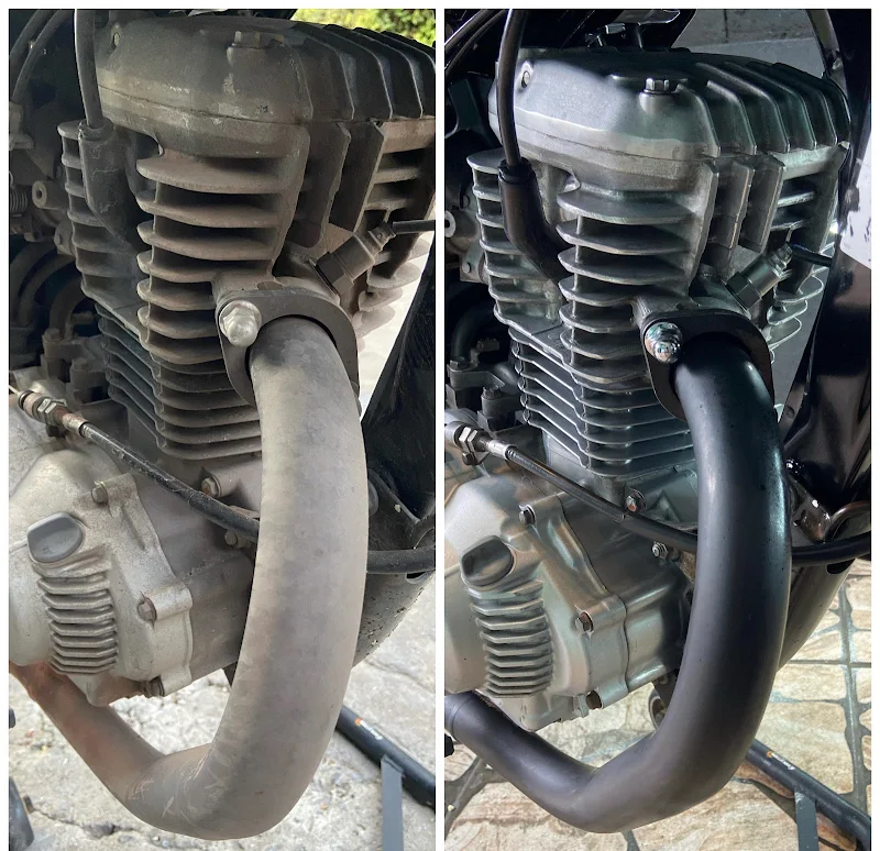 Antes e depois da restauração de motor e escapamento: peças oxidadas à esquerda e recuperadas à direita